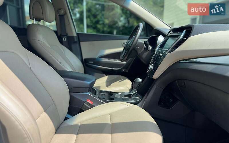 Позашляховик / Кросовер Hyundai Santa FE 2016 в Івано-Франківську