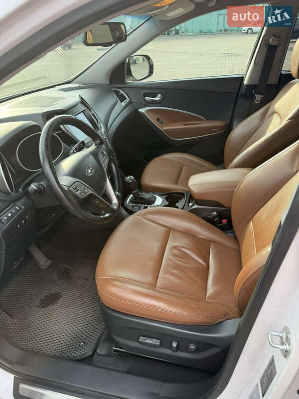 Внедорожник / Кроссовер Hyundai Santa FE 2016 в Киеве