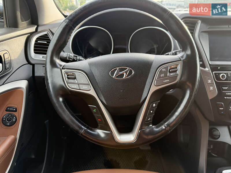 Внедорожник / Кроссовер Hyundai Santa FE 2016 в Киеве