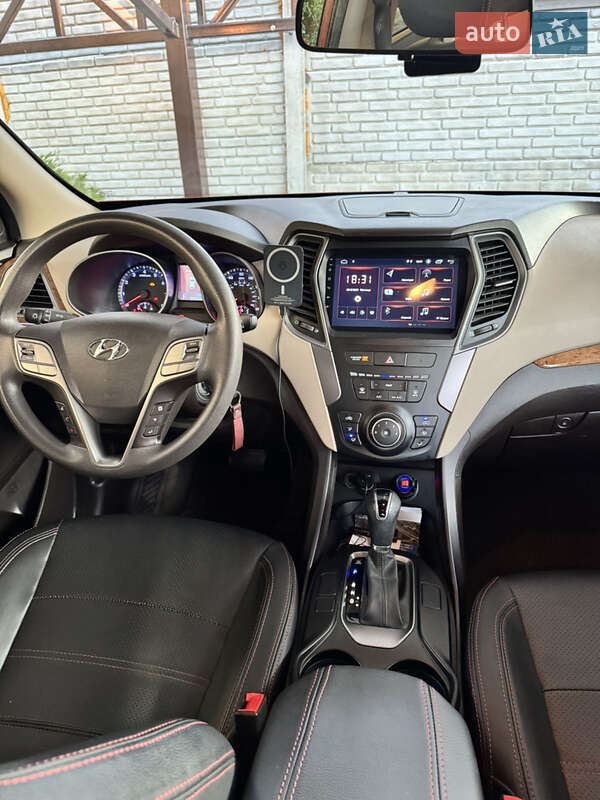 Позашляховик / Кросовер Hyundai Santa FE 2015 в Дніпрі