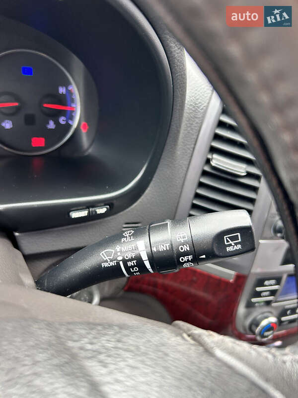Внедорожник / Кроссовер Hyundai Santa FE 2011 в Сумах