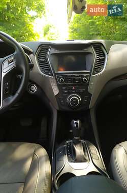 Внедорожник / Кроссовер Hyundai Santa FE 2016 в 