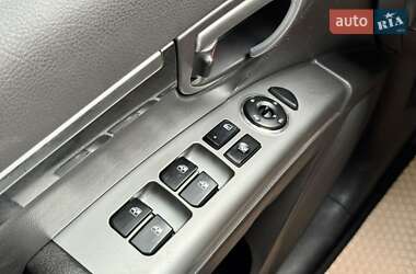 Позашляховик / Кросовер Hyundai Santa FE 2011 в 