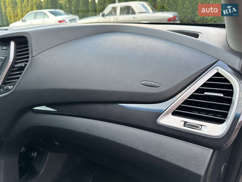 Позашляховик / Кросовер Hyundai Santa FE 2015 в Києві