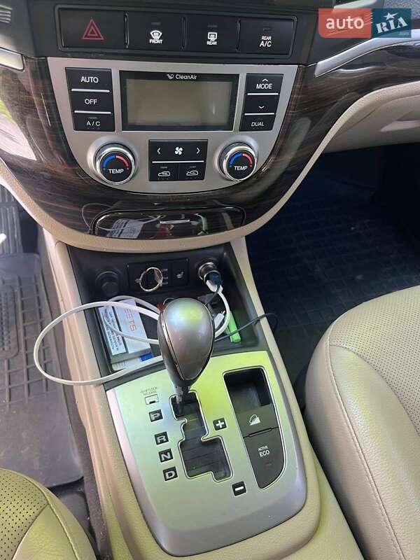 Позашляховик / Кросовер Hyundai Santa FE 2012 в Ромнах