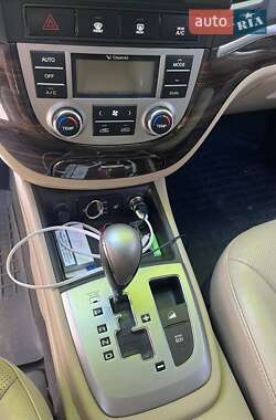 Внедорожник / Кроссовер Hyundai Santa FE 2012 в 