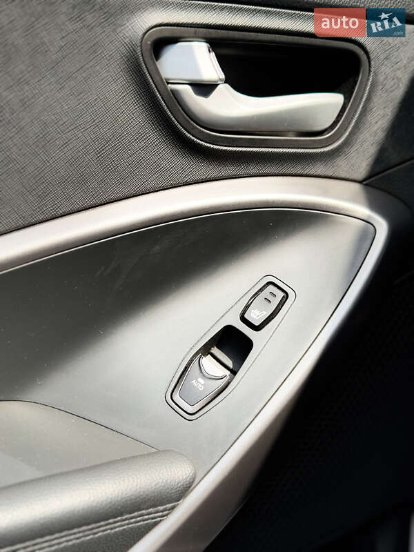 Позашляховик / Кросовер Hyundai Santa FE 2015 в Одесі