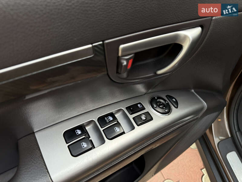 Позашляховик / Кросовер Hyundai Santa FE 2011 в Краснограді