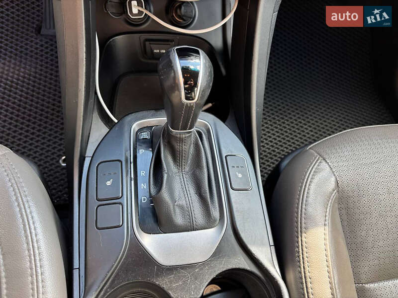 Внедорожник / Кроссовер Hyundai Santa FE 2015 в Черкассах