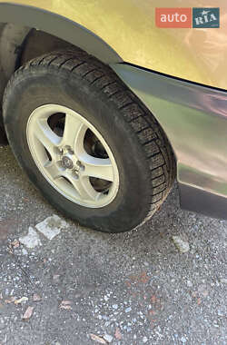 Внедорожник / Кроссовер Hyundai Santa FE 2001 в 