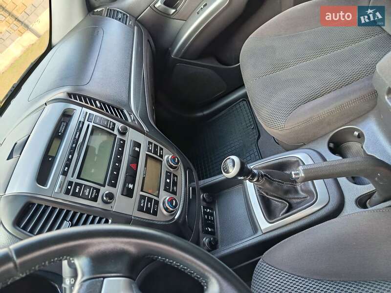 Позашляховик / Кросовер Hyundai Santa FE 2010 в Луцьку