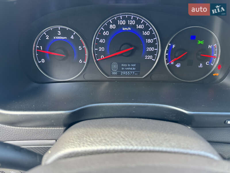 Внедорожник / Кроссовер Hyundai Santa FE 2010 в Ивано-Франковске