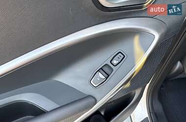 Позашляховик / Кросовер Hyundai Santa FE 2015 в  фото 22 Позашляховик / Кросовер Hyundai Santa FE 2015 в