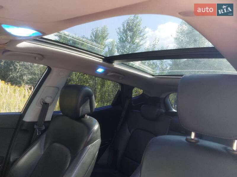 Внедорожник / Кроссовер Hyundai Santa FE 2013 в Вишневом