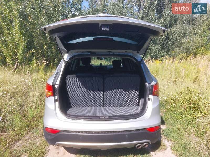 Внедорожник / Кроссовер Hyundai Santa FE 2013 в Вишневом