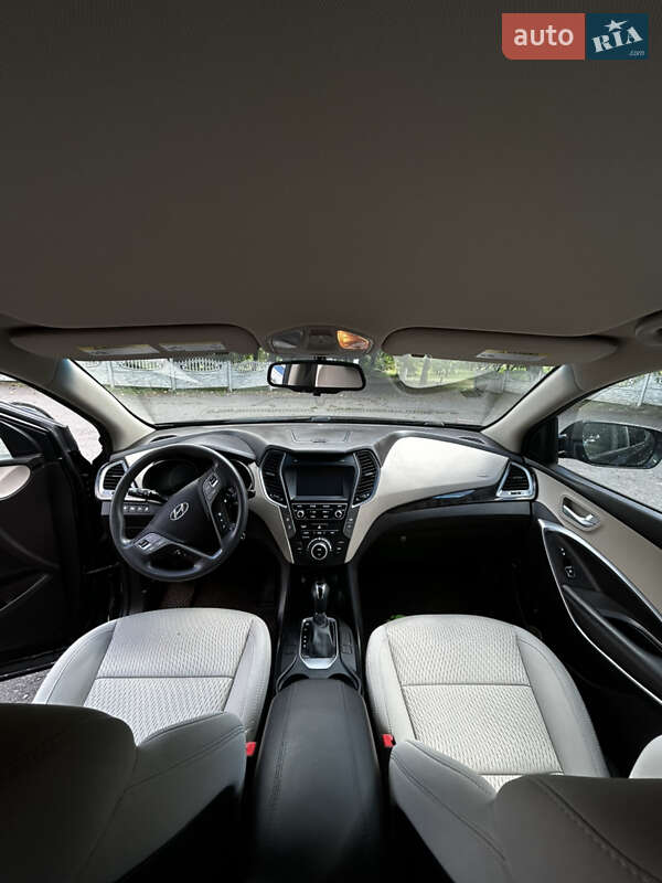 Позашляховик / Кросовер Hyundai Santa FE 2016 в Рівному