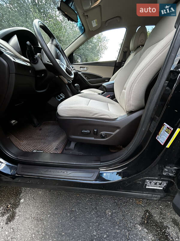 Позашляховик / Кросовер Hyundai Santa FE 2016 в Рівному