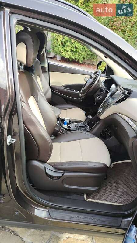 Внедорожник / Кроссовер Hyundai Santa FE 2016 в Киеве