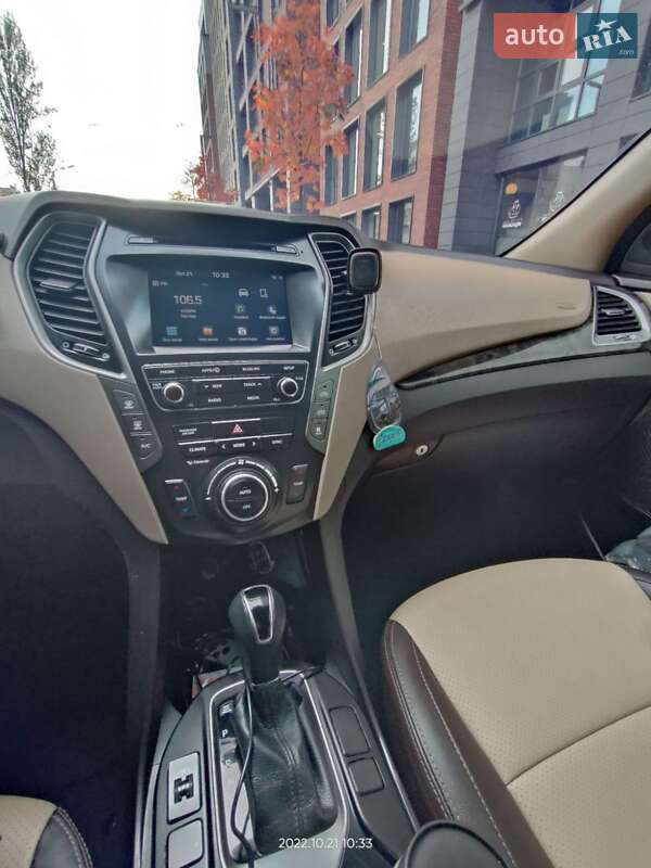 Внедорожник / Кроссовер Hyundai Santa FE 2016 в Киеве