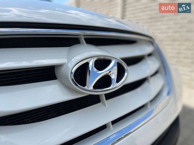 Позашляховик / Кросовер Hyundai Santa FE 2011 в Харкові