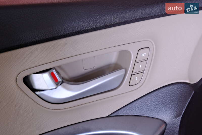 Позашляховик / Кросовер Hyundai Santa FE 2016 в Одесі