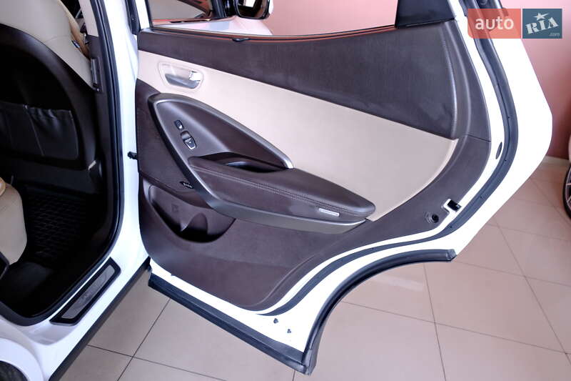 Позашляховик / Кросовер Hyundai Santa FE 2016 в Одесі