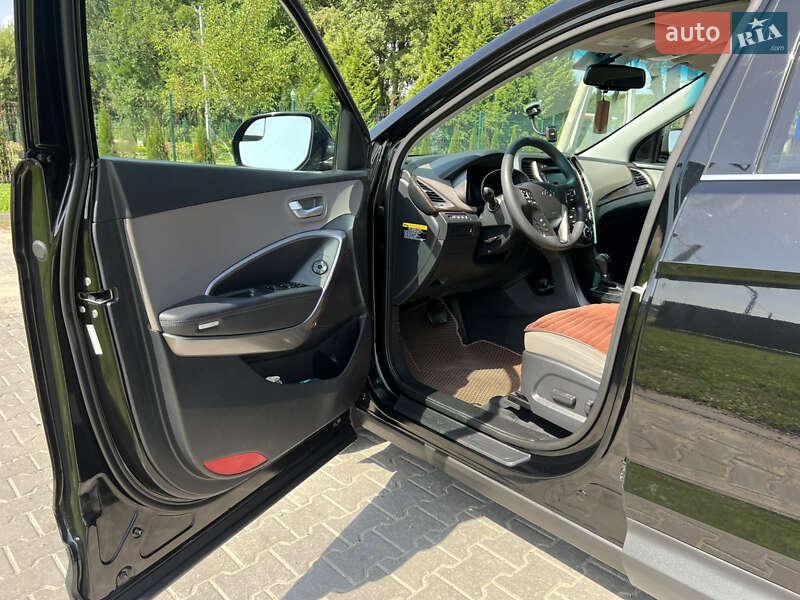 Позашляховик / Кросовер Hyundai Santa FE 2016 в Львові