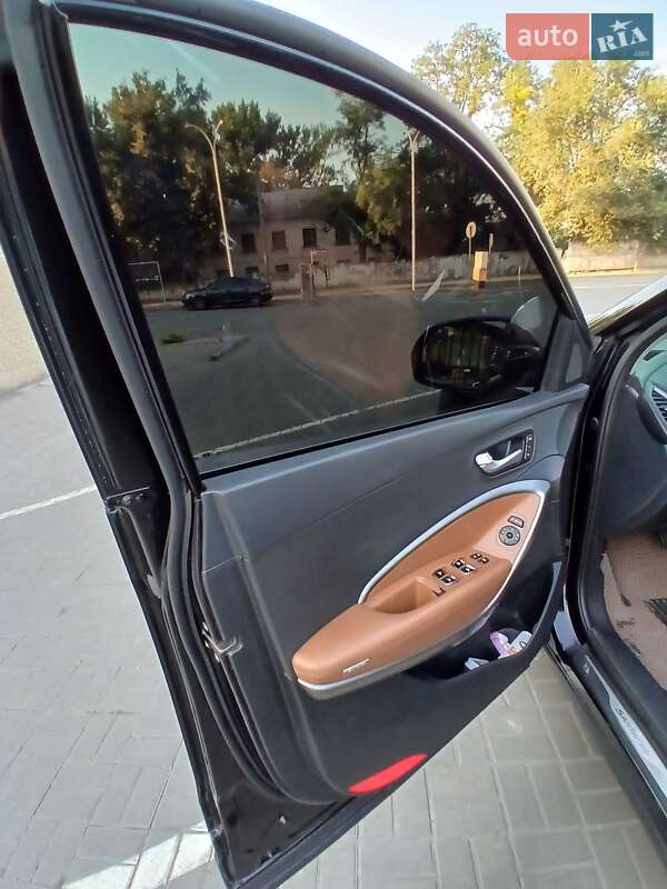 Позашляховик / Кросовер Hyundai Santa FE 2016 в Дніпрі