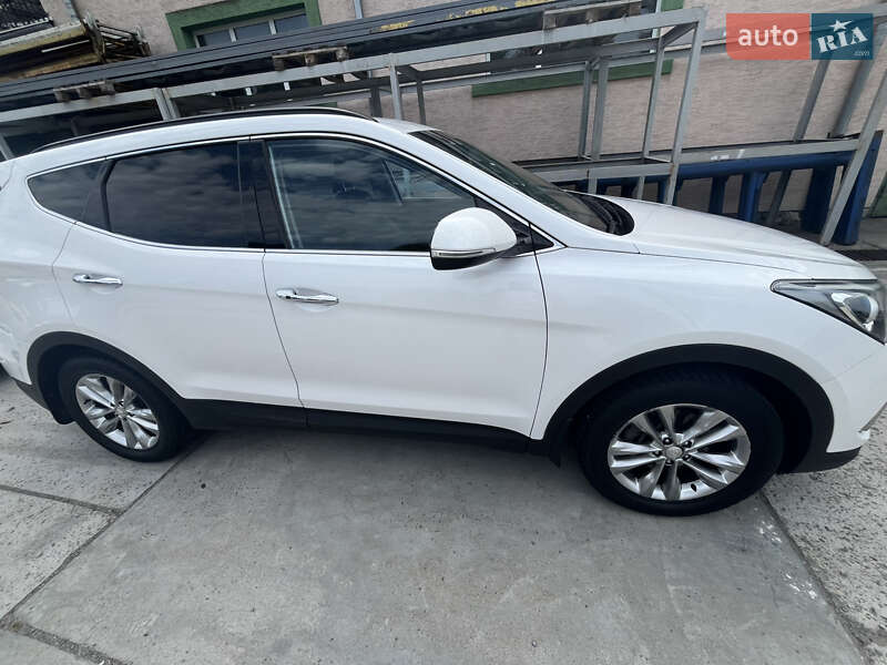 Позашляховик / Кросовер Hyundai Santa FE 2016 в Стрию