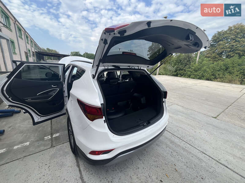 Позашляховик / Кросовер Hyundai Santa FE 2016 в Стрию