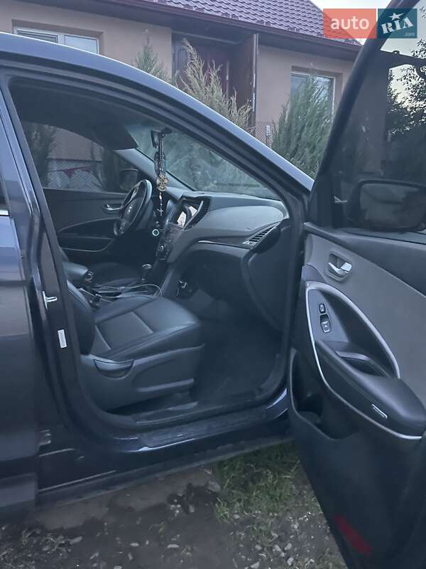 Позашляховик / Кросовер Hyundai Santa FE 2015 в Чернівцях