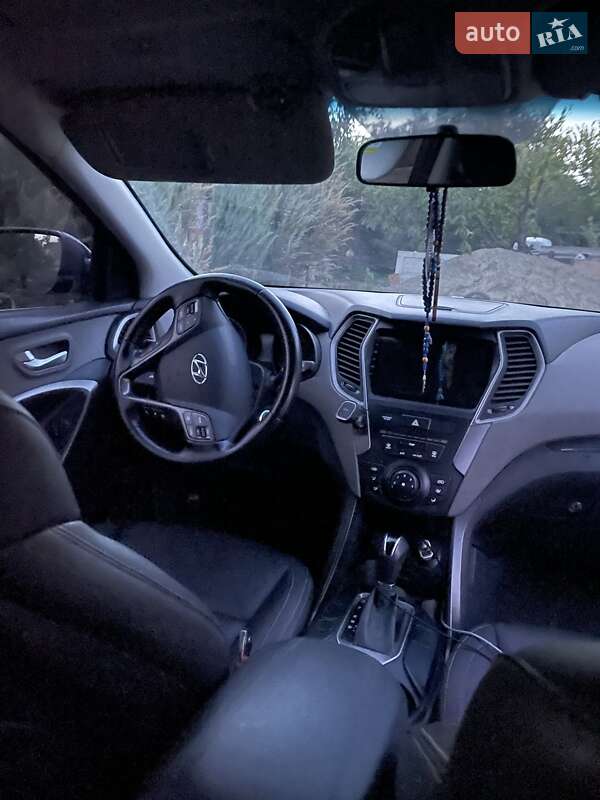 Позашляховик / Кросовер Hyundai Santa FE 2015 в Чернівцях