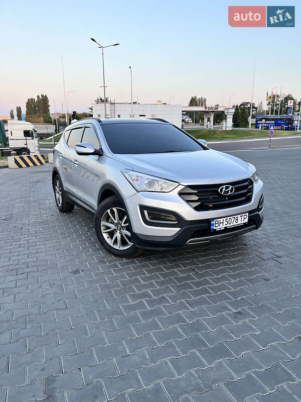 Внедорожник / Кроссовер Hyundai Santa FE 2013 в 