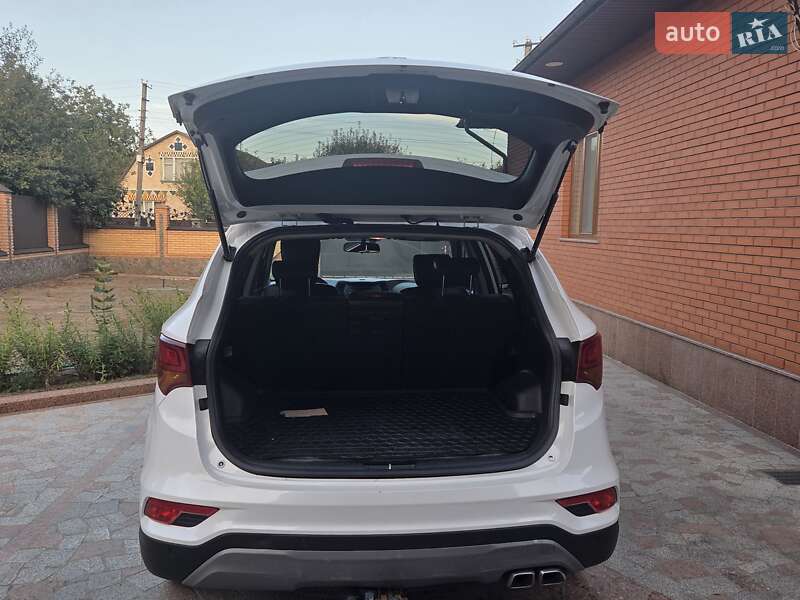 Позашляховик / Кросовер Hyundai Santa FE 2017 в Ставищі