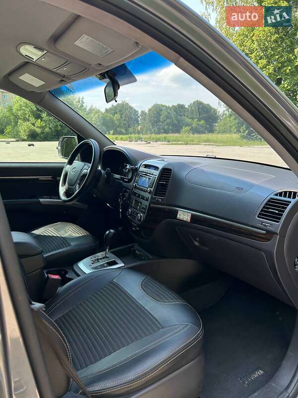 Позашляховик / Кросовер Hyundai Santa FE 2012 в Звягелі