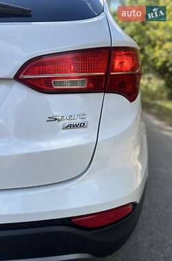 Внедорожник / Кроссовер Hyundai Santa FE 2015 в 