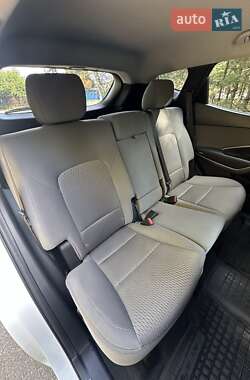 Внедорожник / Кроссовер Hyundai Santa FE 2015 в 