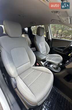 Внедорожник / Кроссовер Hyundai Santa FE 2015 в 