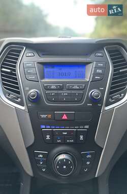 Внедорожник / Кроссовер Hyundai Santa FE 2015 в 