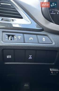 Внедорожник / Кроссовер Hyundai Santa FE 2015 в 