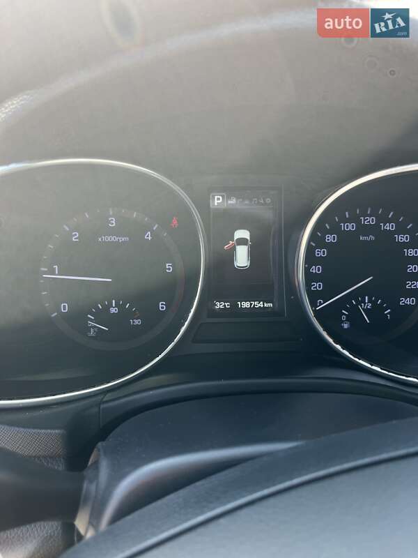 Позашляховик / Кросовер Hyundai Santa FE 2015 в Чернівцях