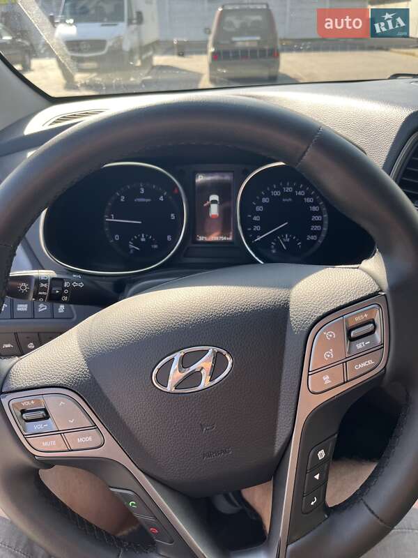 Позашляховик / Кросовер Hyundai Santa FE 2015 в Чернівцях