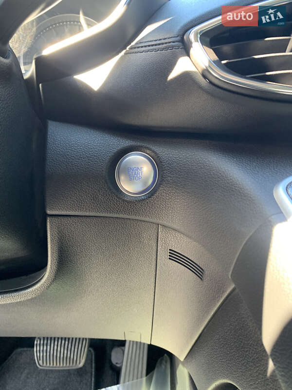 Позашляховик / Кросовер Hyundai Santa FE 2021 в Ірпені