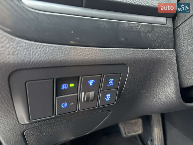 Позашляховик / Кросовер Hyundai Santa FE 2011 в Краснограді