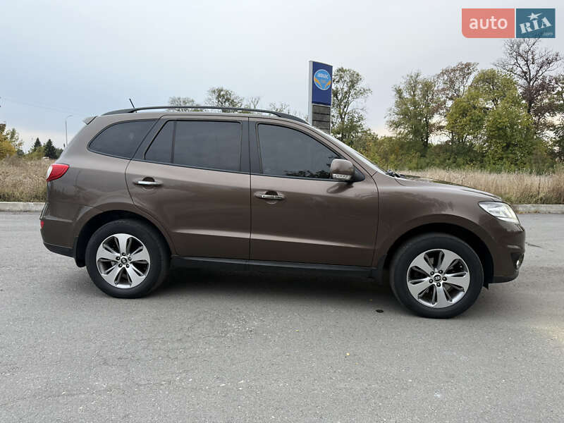 Позашляховик / Кросовер Hyundai Santa FE 2011 в Краснограді