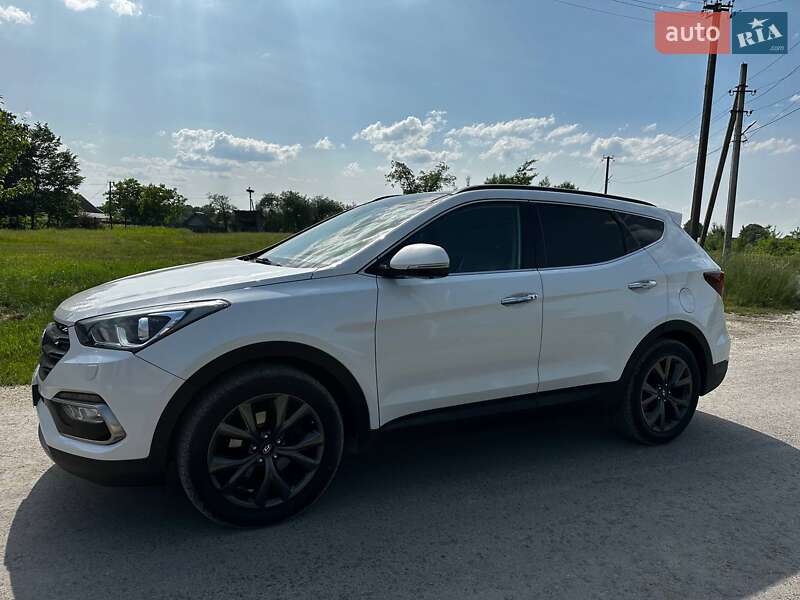 Внедорожник / Кроссовер Hyundai Santa FE 2015 в 