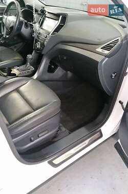 Внедорожник / Кроссовер Hyundai Santa FE 2015 в 