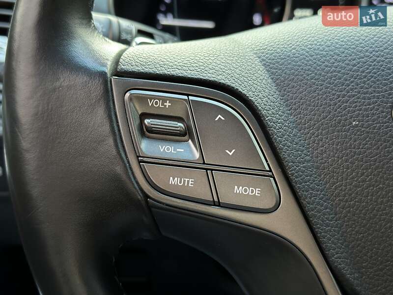 Внедорожник / Кроссовер Hyundai Santa FE 2017 в Киеве