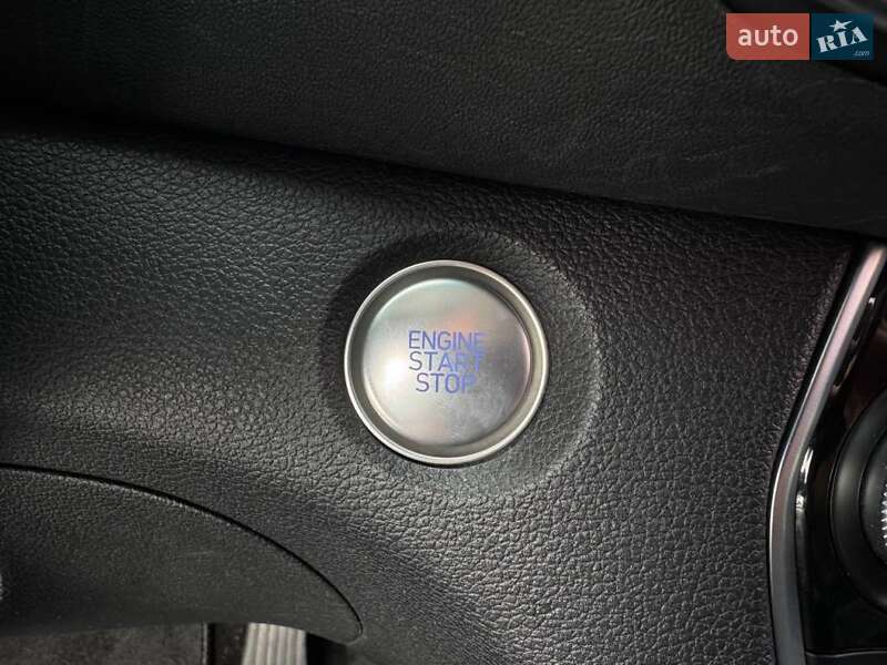 Внедорожник / Кроссовер Hyundai Santa FE 2018 в Киеве