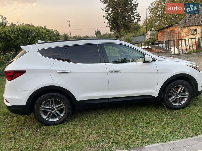 Внедорожник / Кроссовер Hyundai Santa FE 2016 в Борщеве